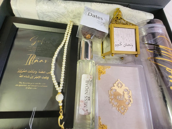 Ramadan mubarak deluxe gift box